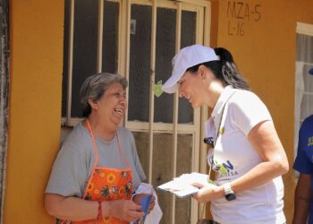 Lía Limón, candidata de la alianza PAN, PRI y PRD para reelegirse en la alcaldía Álvaro Obregón, dijo que su gobierno se enfocará en resolver las necesidades y proveer de sus derechos a las mujeres y los niños. La abanderada por la coalición “Va x la CDMX”, se comprometió a incrementar la protección y apoyo a las mujeres, a través de la implementación de más puntos violeta. FOTO: Especial