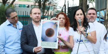 Santiago Taboada, candidato de la coalición “Va X La CDMX”, acusó a Martí Batres, jefe de Gobierno, de negligencia ante la crisis de agua contaminada, pues primero negó el hecho, luego comenzó a escuchar a la gente ante los bloqueos en avenida Insurgentes, y finalmente tuvo que reconocer públicamente que el problema es real y atenderlo.