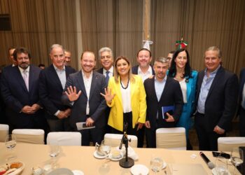 En la reunión con integrantes del Consejo de la Comunicación, el candidato a la Jefatura de Gobierno, Santiago Taboada destacó el trabajo de las empresas que promueven la participación ciudadana rumbo a la elección del 2 de junio. FOTO: Especial
