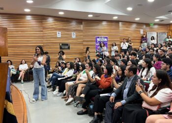 La activista y candidata por la Alcaldía de Cuauhtémoc por la coalición “Va por México”, integrada por el PRI, PAN y PRD, Alessandra Rojo de la Vega, dijo que seguirá luchando para erradicar de la violencia de género desde sus trincheras, para empoderar a las mujeres haciéndoles un llamado a no callar ante cualquier tipo de violencia. FOTO: Especial