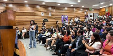 La activista y candidata por la Alcaldía de Cuauhtémoc por la coalición “Va por México”, integrada por el PRI, PAN y PRD, Alessandra Rojo de la Vega, dijo que seguirá luchando para erradicar de la violencia de género desde sus trincheras, para empoderar a las mujeres haciéndoles un llamado a no callar ante cualquier tipo de violencia. FOTO: Especial