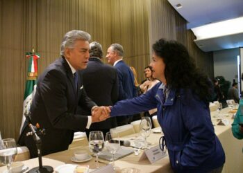 Los candidatos de la Coalición “Va X la Ciudad de México”, encabezados por Santiago Taboada, se reunieron con integrantes del Consejo de la Comunicación. Durante el encuentro, los abanderados del PRI-PAN-PRD compartieron su visión sobre los temas trascendentales para las alcaldías y el gobierno de la Ciudad de México, así como los proyectos que impulsarán de llegar al gobierno. FOTOS: Especial