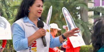 Saldaña insistió sobre las instalaciones de la Fiscalía: “No queremos ese tiradero de vehículos en la colonia Del Gas, en la colonia Cosmopolita, en la Ampliación Del Gas, en la Ampliación Cosmopolita, en la Avenida Jardín. Si no son capaces de tener los vehículos del otro lado, no los queremos aquí. FOTOS: Especial