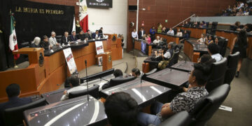 “Un verdadero robo en despoblado” fue lo que el Senado de la República en contubernio con la Cámara de Diputados aprobó la prácticamente expropiación de las cuentas “inactivas” de AFORES de los trabajadores mayores de 70 años y sin aclarar ninguna duda sobre reformas que no dicen ni siquiera en que se va a utilizar el dinero. FOTO: Especial