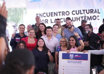 "Es para mí un honor poder estar en medio de tantos talentos y expresiones artísticas que enriquecen a la demarcación con su arte y cultura”, dijo Ale Rojo de la Vega en un encuentro con artistas, artesanos, actores y promotores culturales. FOTO: Especial