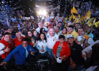 Al cerrar su campaña, la candidata a la reelección por Azcapotzalco de la alianza PAN, PRI y PRD, Margarita Saldaña, pidió a los ciudadanos acudir a las urnas el próximo 2 de junio para que México no siga siendo rehén de unos cuantos, sino que “sea un país libre y camine hacia la democracia y a la prosperidad”. FOTO: Especial