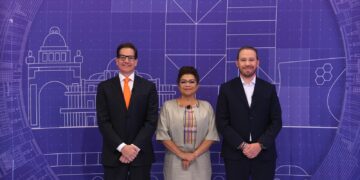 Santiago Taboada ganó el debate ante Clara Brugada porque reviró fuerte el tema que podría haber marcado su derrota: el inmobiliario. De manera inesperada fue con el que le dio el golpe más certero a la morenista, que se tambaleó y estuvo a punto del nocaut, del que se salvó porque ya no hubo otro round. FOTO: Especial