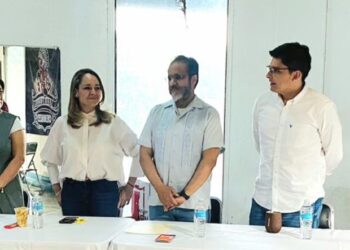 Morena y Hannah de Lamadrid, su candidata a la Alcaldía Coyoacán, de la mano de René Bejarano pretenden regularizar el comercio ambulante en esa demarcación y empadronarlo para cobrarle impuestos. “Con eso ganamos todos”, afirma la aspirante. FOTO: Especial