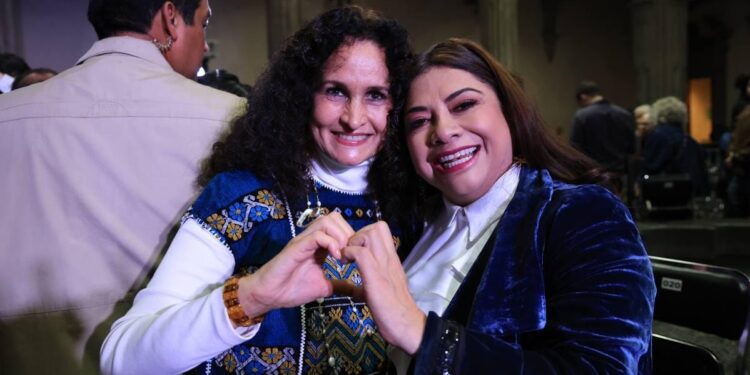 La candidata a la Jefatura de Gobierno, Clara Brugada, por la coalición “Sigamos Haciendo Historia”, recibió el respaldo de mujeres destacadas de diversos ámbitos, como Susana Harp, Regina Orozco y Paola Pabón. FOTO: Especial