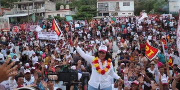 “Soy una mujer que siempre ha luchado por la justicia y conozco la ley, malinterpretan mi humildad con mi capacidad. La ley me ha dado la razón y hoy el Tribunal, la Sala Regional ha revocado la candidatura de Yoshio y de Carlos Granda", expuso Abelina. FOTO: Especial