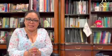 "Aclaro: NO tengo vínculo, comunicación, amistad, enemistad ni interés alguno en quien fue mi colaboradora", expresó contundente Del Ángel, a propósito de la acusación que le hacen por supuesto "conflicto de interés". FOTO: Video X / @del_angel_caro