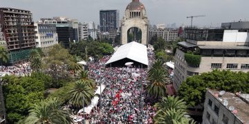 El Jefe de Gobierno de la Ciudad de México, Martí Batres, presentó su informe anual de actividades al cumplirse 12 meses de haber asumido el cargo, sucediendo a Claudia Sheinbaum, actual presidenta electa de México. La presentación tuvo lugar en la explanada del Monumento a la Revolución, donde Batres destacó los logros más significativos de su administración en el último año.