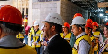 Autoridades del gobierno federal y de la capital encabezaron una visita de evaluación de obra en el Hospital General de Zona de Zaragoza, donde se invierten más de 2 mil 690 millones de pesos. FOTO: Especial