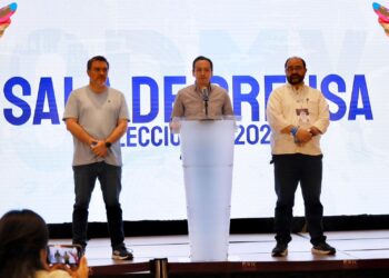 El representante del PRD ante el Instituto Nacional Electoral, Emilio Álvarez Icaza lanzó un llamado para que nadie crea y no se vayan con borregos de las encuestas de salida falsas que seguramente habrán de publicarse a partir del cierre de las casillas e incluso antes. FOTO: Especial