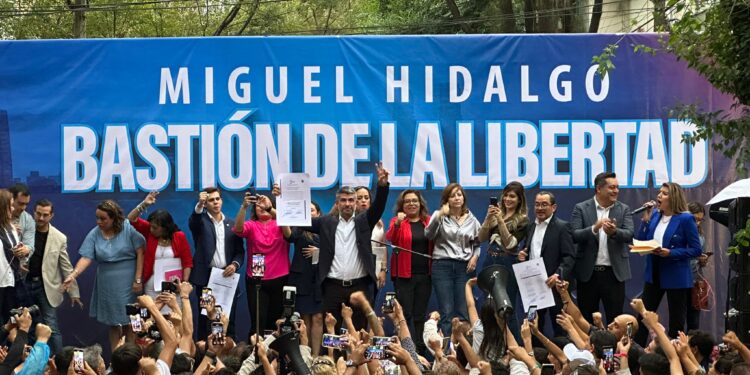 Tras ganar las elecciones del 2 de junio, Mauricio Tabe recibió este jueves por parte del Instituto Electoral de la Ciudad de México su constancia de mayoría que lo acredita como alcalde electo de Miguel Hidalgo para el periodo 2024-2027. FOTO: Especial