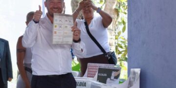 “Me apunté y agradezco a las fuerzas que me apoyaron: Frente Cívico, Marea Rosa y hoy estoy aquí dándoles la cara. Agradezco a la gente de sus colonias. Esta ciudad que no va por buen rumbo tendrá la oportunidad que las cosas estén mejor por los próximos 6 años por el bien de la gente”.