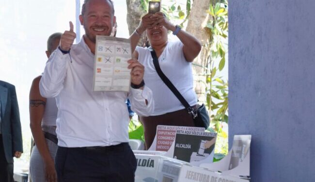 “Me apunté y agradezco a las fuerzas que me apoyaron: Frente Cívico, Marea Rosa y hoy estoy aquí dándoles la cara. Agradezco a la gente de sus colonias. Esta ciudad que no va por buen rumbo tendrá la oportunidad que las cosas estén mejor por los próximos 6 años por el bien de la gente”.