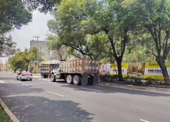 Resulta que la Alcaldía Azcapotzalco, que encabeza Nancy Núñez, de Morena, extrañamente otorgó el permiso de demolición, sin que tenga ya una manifestación de obra, pues de haberla tendría que estar pegada frente al predio como “Cédula de Identificación Vecinal”. FOTO: Vecinos Azcapotzalco