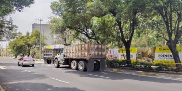 Resulta que la Alcaldía Azcapotzalco, que encabeza Nancy Núñez, de Morena, extrañamente otorgó el permiso de demolición, sin que tenga ya una manifestación de obra, pues de haberla tendría que estar pegada frente al predio como “Cédula de Identificación Vecinal”. FOTO: Vecinos Azcapotzalco