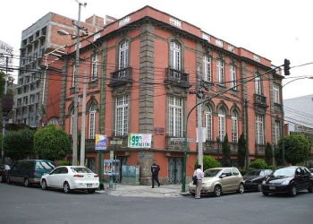 El “Plan Maestro” para frenar la gentrificación en ocho colonias de la demarcación territorial Cuauhtémoc deberá implementarse con mucho cuidado, porque ahí se encuentran 3 mil 500 inmuebles patrimonio histórico cultural de la Ciudad de México. FOTO: INBAL, edificio Durango #216, colonia Roma