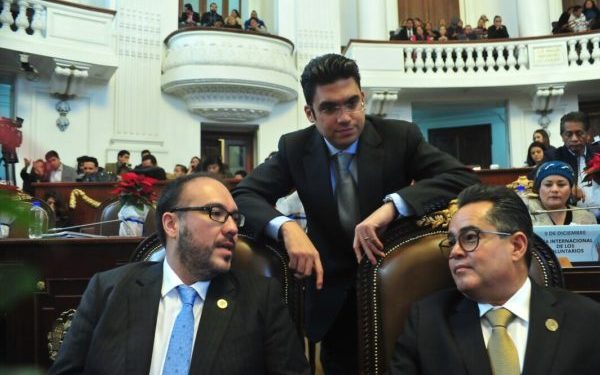 Sancionar a Jorge Romero sería abrir la puerta para que los mismos diputados de hoy sean investigados y sancionados en el futuro, aunque no ejerzan recursos públicos. No se van a dar un balazo en el pie. ¿O sí? FOTO: Archivo ALDF