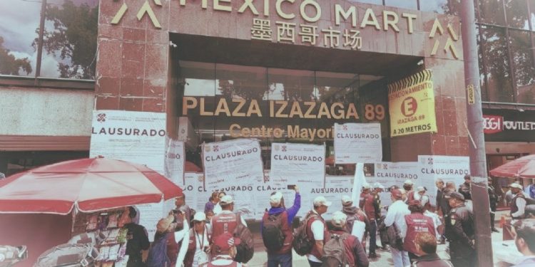 El Jefe de Gobierno, Martí Batres Guadarrama, informó que el edificio de Izazaga 89, donde se comercializaban diversos productos, fue clausurado el pasado 11 de julio por violaciones a la Ley de Desarrollo Urbano. FOTO: X / inveacdmx