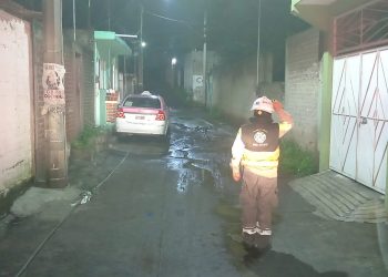 Asimismo, personal de Operación Hidráulica se encuentra en la calle La Virgen, San Miguel Topilejo, para disminuir los niveles de agua acumulada, por medio de un vehículo hidroneumático (Vactor).