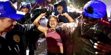 La venta de alcohol ilegal en zonas de alta incidencia, a través de chelerías toreras, ha disminuido hasta en un 70 por ciento, sin embargo, han comenzado a buscar otros sitios como domicilios particulares, garajes en incluso cajones de estacionamiento en áreas comunes que improvisan para ello.