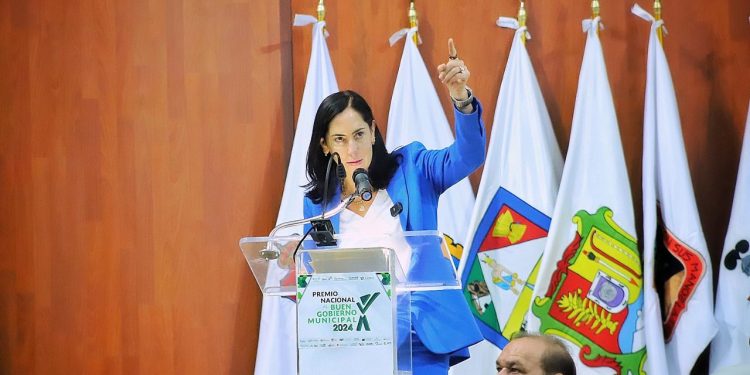 Al mismo tiempo, Lía Limón hizo hincapié en que hay una constante, se trata de un gobierno obligado a una atención de gran intensidad y a tener un vínculo directo con los gobernados, a diferencia de los otros niveles de gobierno.