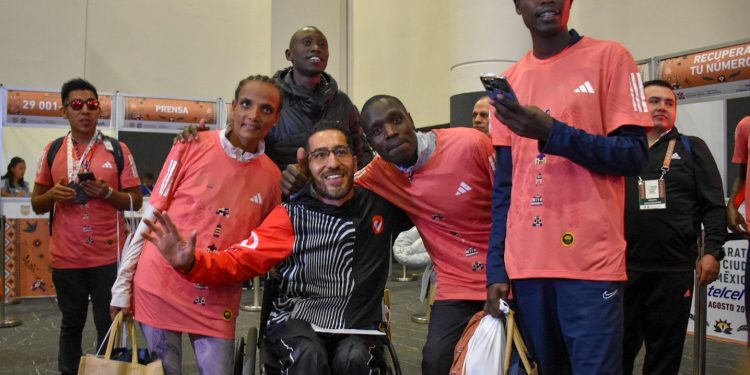 Está todo listo para que el próximo domingo en avenida Insurgentes Sur, entre el edificio de la Biblioteca Central de la UNAM y el Estadio Olímpico Universitario, arranque la XLI edición del Maratón Internacional de la Ciudad de México. FOTO: X / @MaratonCDMX