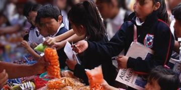 La Comer atenderá los comentarios de los interesados, para después aprobar el anteproyecto y publicarlo en el Diario Oficial de la Federación. Cuando entre en vigor las escuelas de todos los niveles tendrán 180 días, para ajustar sus menús. FOTO: Especial