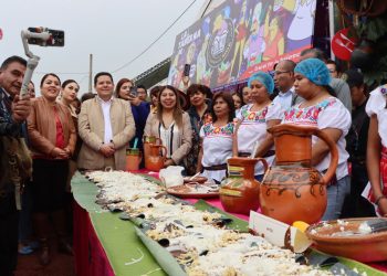 El alcalde de Milpa Alta. Octavio Rivero Villaseñor, inauguró la 47 edición de la Feria Nacional del Mole 2024 en San Pedro Atocpan, que concluirá el 27 de octubre y en la que participan expositores, restauranteros de la zona y productores de mole