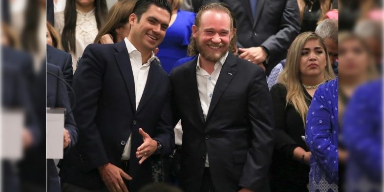 Santiago Taboada terminó por dejar en el camino más de 2 millones 160 mil votos que obtuvo en la elección pasada como candidato a la Jefatura de Gobierno de la Ciudad de México. Reapareció este jueves haciendo proselitismo en público, pero no para él, sino para su jefe político, Jorge Romero, candidato a la presidencia nacional del PAN.