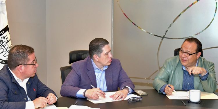 Ahora ya se sabe quién fue el cerebro detrás de la “suspensión de actividades” del estadio azul y de la Plaza de Toros México. Se trata del funcionario más poderoso de la Alcaldía Benito Juárez, Bernardo Lartigue, el jefe de Gabinete. FOTO: X / Bernardo Lartigue