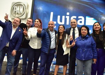 Luisa Gutiérrez Ureña se registró esta noche junto con su planilla para buscar la dirigencia del PAN en la Ciudad de México en el periodo 2024-2027, ante la Comisión Regional de Procesos Electorales.