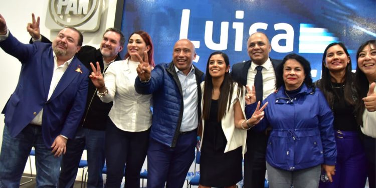 Luisa Gutiérrez Ureña se registró esta noche junto con su planilla para buscar la dirigencia del PAN en la Ciudad de México en el periodo 2024-2027, ante la Comisión Regional de Procesos Electorales.