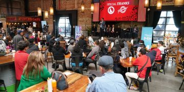 Como parte de la celebración estadounidense del Día de Acción de Gracias, el restaurante “Pinche Gringo BBQ”, junto con la alcaldía Miguel Hidalgo ofrecieron este viernes un desayuno a personas vulnerables, de la tercera edad, con discapacidad, así como niños y niñas con labio y paladar hendido, para agradecer y ser solidarios con quienes más lo necesitan.