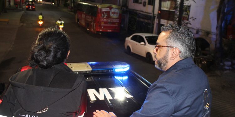 La Alcaldesa de Tlalpan, Gabriela Osorio y el Alcalde de La Magdalena Contreras, Fernando Mercado Guaida dieron inicio al operativo de seguridad denominado “Transformando Tu hogar, para Tu Seguridad“, en la zona limítrofe entre ambas demarcaciones, con el objetivo de reforzar la seguridad y prevenir la comisión de hechos delictivos en las zonas con mayor índice delictivo. FOTO: Especial