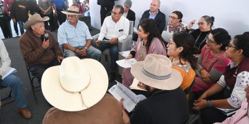 La jefa de Gobierno de la Ciudad de México, Clara Brugada, realizó la mañana de este martes la sexta jornada de “Zócalo de Gobierno Ciudadano”, en donde se canalizaron 550 fichas de atención a las Secretarías y dependencias correspondientes. FOTO: Especial