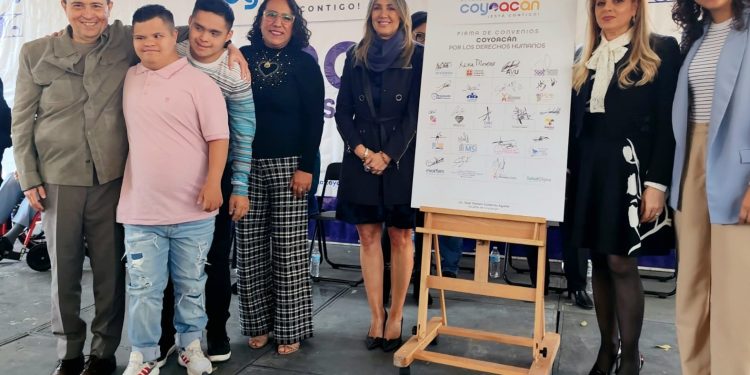 La Alcaldía Coyoacán firmó un convenio de colaboración con 21 asociaciones e instituciones comprometidas por el bienestar de los grupos prioritarios, ratificando el compromiso del alcalde Giovani Gutiérrez Aguilar de trabajar en defensa de los derechos humanos y encabezar un gobierno basado en el respeto, la inclusión e igualdad.