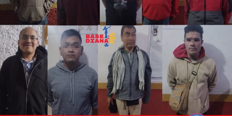 Detienen a 15 personas que ejercían el cobro ilegal por el uso de la vía pública para estacionamiento. Fueron trasladados al Juzgado Cívico, pues la actividad que ejercían incumple con la Ley de Cultura Cívica de la CDMX.