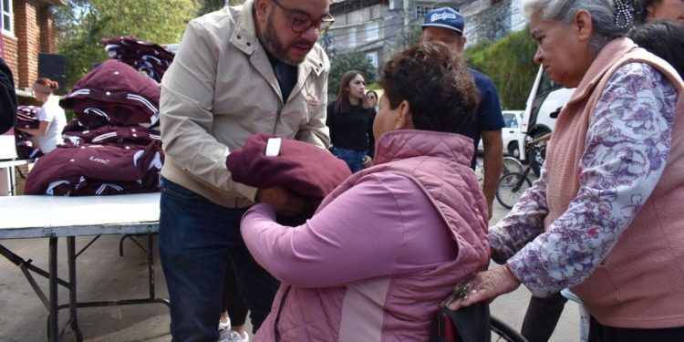 Con la acción social de apoyo invernal se benefició a 8,549 personas, especialmente, aquellas que menos tienen