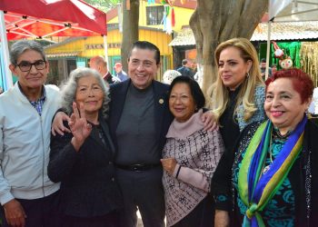 “En cada una de ellas y de ellos hay sabiduría, experiencia y un legado. Nos toca a nosotros ahora atenderlos, apoyarlos y reconocerles su trabajo”, indica el Alcalde. FOTO: Especial