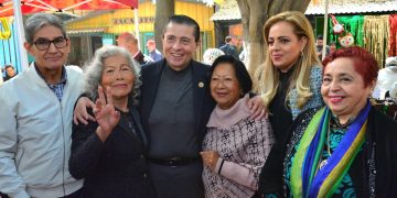 “En cada una de ellas y de ellos hay sabiduría, experiencia y un legado. Nos toca a nosotros ahora atenderlos, apoyarlos y reconocerles su trabajo”, indica el Alcalde. FOTO: Especial