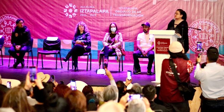 La alcaldesa de Iztapalapa, Aleida Alavez Ruiz, y representantes de las Comisiones de Participación Comunitaria (COPACO) fortalecieron lazos de colaboración a través de tres ejes principales de acción: el análisis de la Ley de Participación Ciudadana, Presupuesto Participativo y mecanismos de coordinación con autoridades. FOTO: Especial