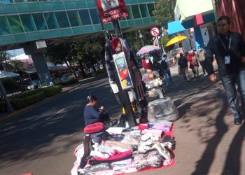 El comercio ambulante ha crecido en la llamada Ciudad de la Salud