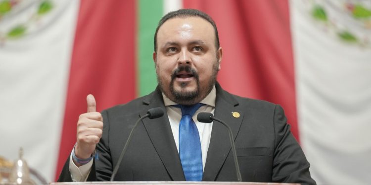 El diputado panista llama a Clara Brugada a tener identidad propia en la gestión de Gobierno