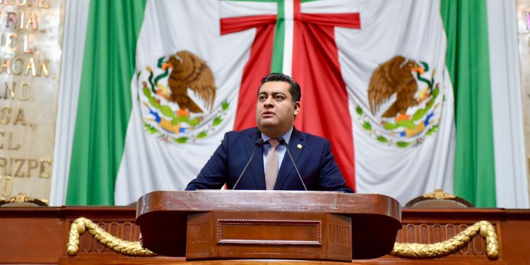 Bajo la amenaza de Morena de prohibir los desalojos en la Ciudad de México, el GPPAN en el Congreso de la Ciudad de México a nombre del Diputado Diego Garrido, denunció que no permitirán que esta propuesta de sea aprobada. FOTO: Especial