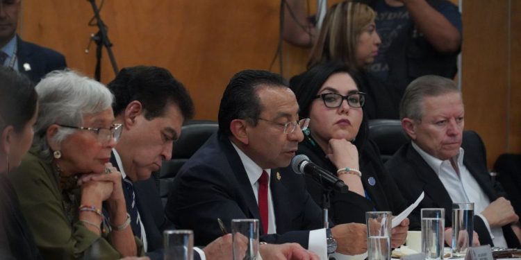 Como lo anticipamos en este espacio, los integrantes del Poder Judicial de la Ciudad de México (PJCDMX) regresaron de vacaciones el jueves con la noticia de que la tercera parte de los jueces y magistrados se quedarán desempleados este año, con la plena complacencia de su presidente, Rafael Guerra, quien cree que la “4T” le va a pagar el favorcito político con hacerlo ministro de la Suprema Corte de Justicia de la Nación. FOTO: Especial
