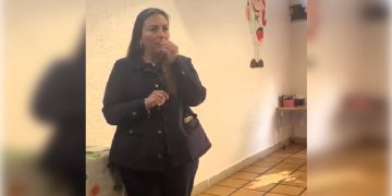 Lo extraño de este caso, nos cuentan, es que quien le pidió la renuncia a Polimnia Romana no fue el alcalde Carlos Orvañanos, del PAN, sino su madre, Loyi Rea, quien se ha metido como la humedad en todas las áreas de la Alcaldía, a grado tal que dicen que ella gobierna mientras su hijo anda de viajero. Como en el 2009-2012 que él se fue a Harvard. Nada más falta que también regrese el impresentable Camilo Campos. FOTO: TikTok, tomada del video de "Laiconica".